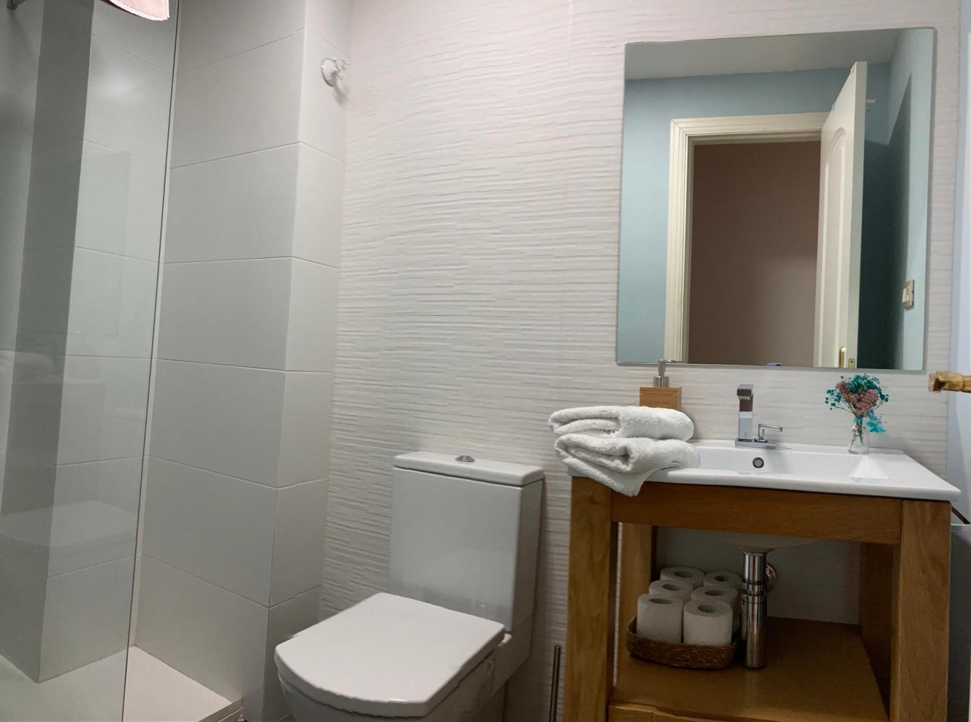 Apartamento Enriqueta กรานาดา ภายนอก รูปภาพ