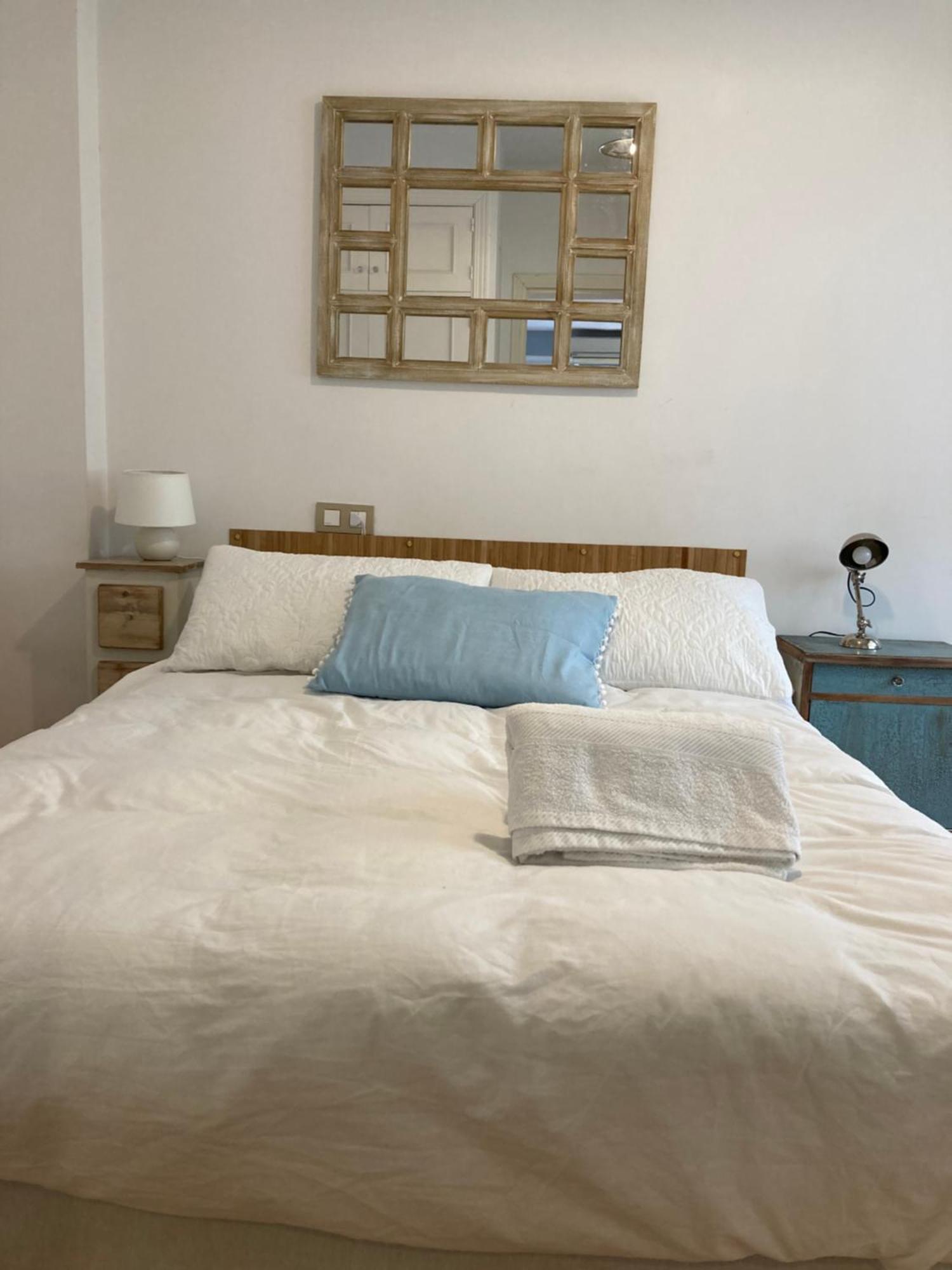 Apartamento Enriqueta กรานาดา ภายนอก รูปภาพ